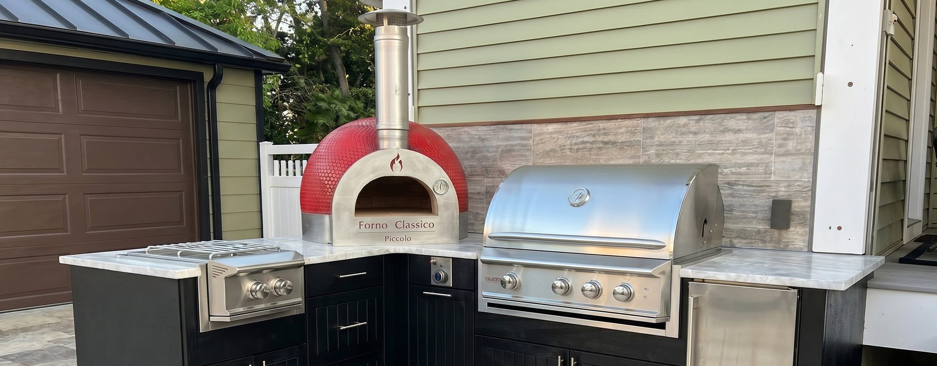 Forno Classico Piccolo 65 atop a marble counter.