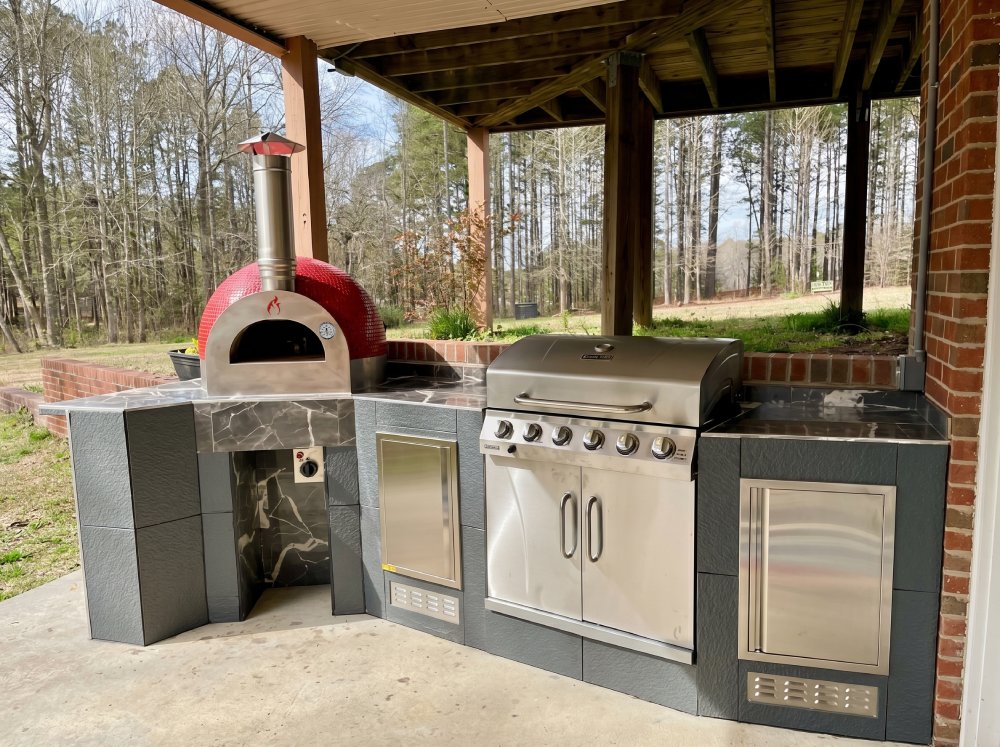 Piccolo 65 brick pizza oven on an outdoor kitchen.